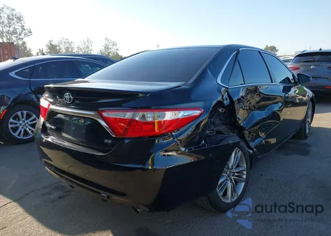 2016 Toyota Camry Le/Xle/Se/Xse z USA, uszkodzony, nr VIN 4T1BF1FK8GU145257